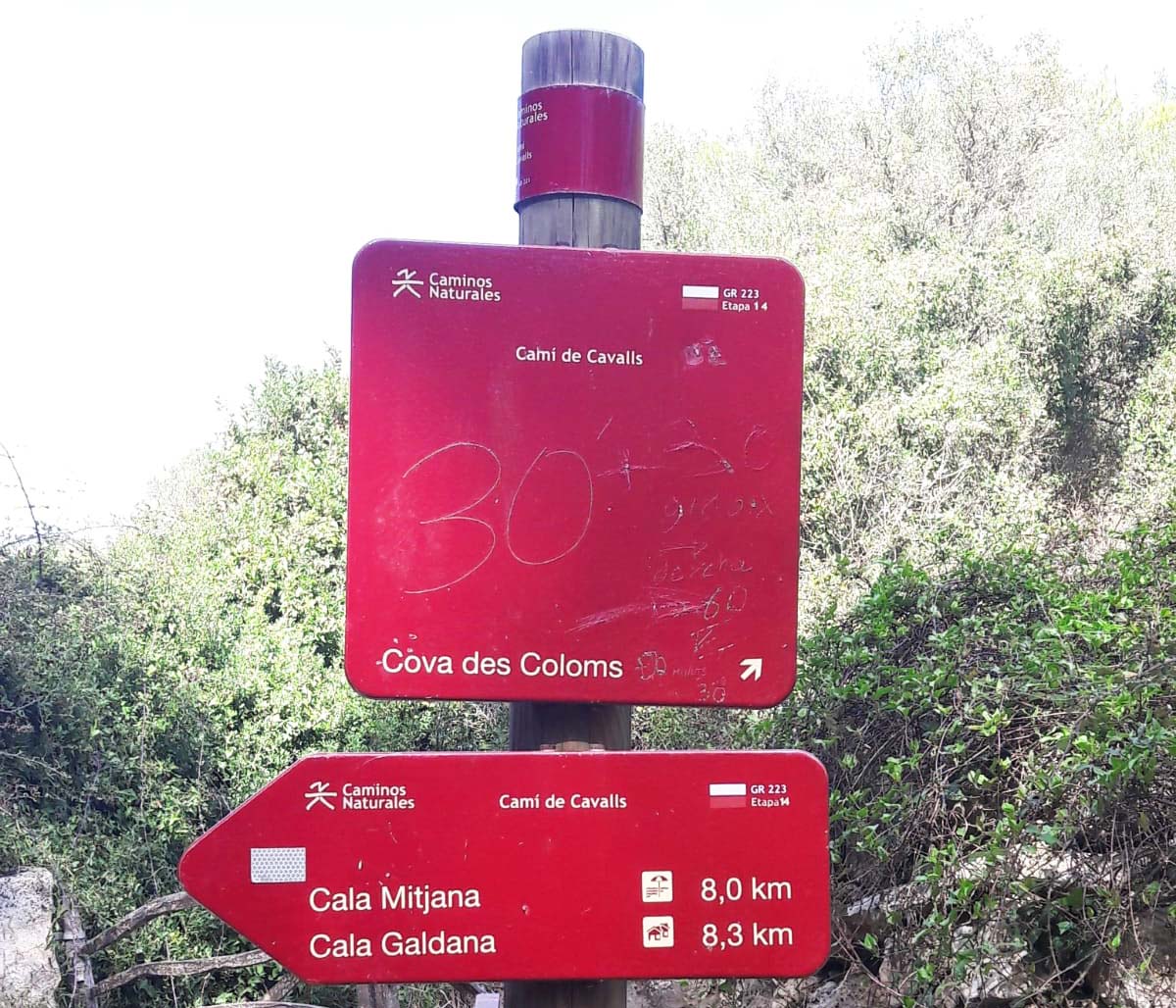 Cami de Cavallas post in Menorca
