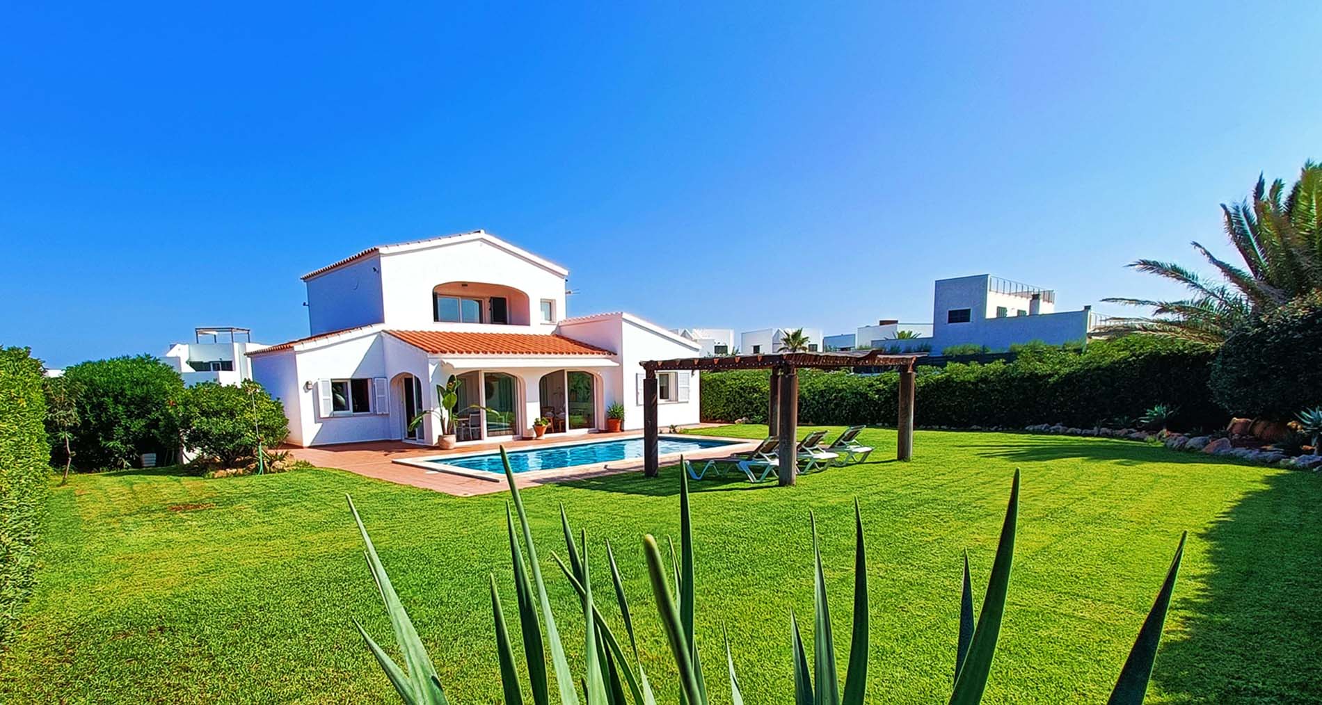 Villa rental in Arenal d'en Castell